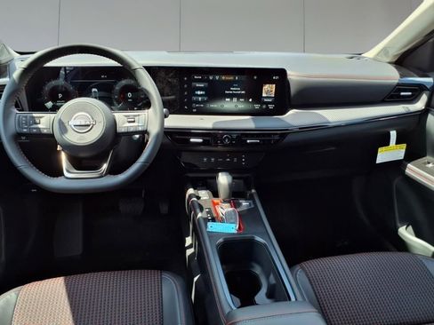 New 2025 Nissan Kicks SR w/ Illumination Package image 11