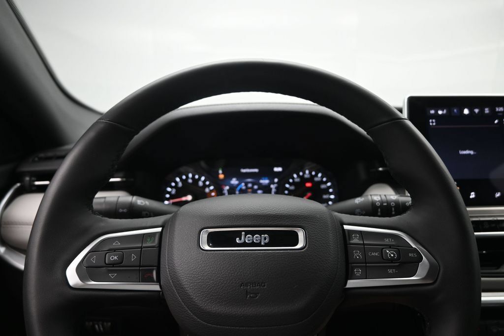 Used 2025 Jeep Compass Limited AWD/4WD image 13