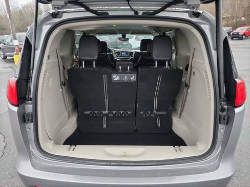 Certified 2020 Chrysler Voyager Lxi FWD image 19