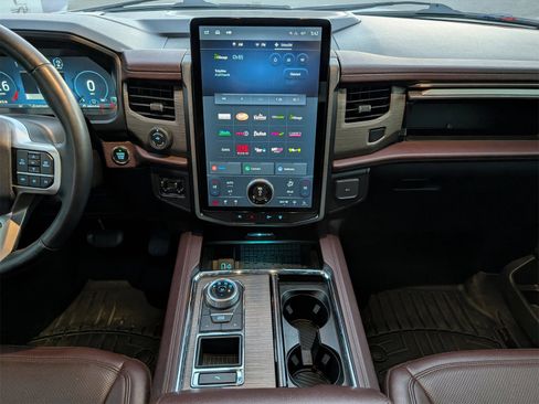 Used 2022 Ford Expedition Limited image 7