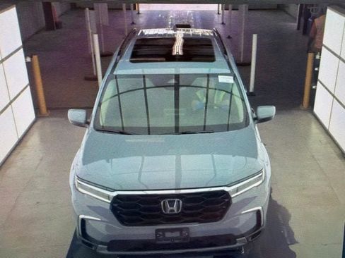 Used 2024 Honda Pilot Touring image 12