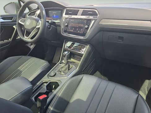 Used 2022 Volkswagen Tiguan SE w/ Panoramic Sunroof Package image 7