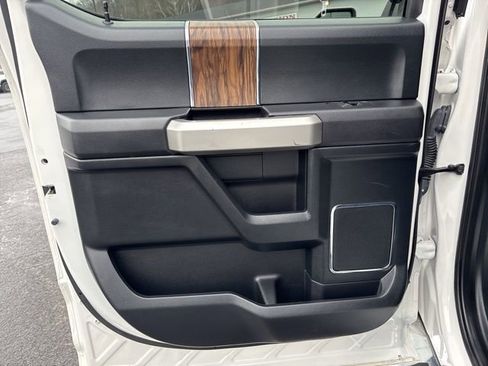 Used 2019 Ford F150 Lariat w/ Trailer Tow Package image 14