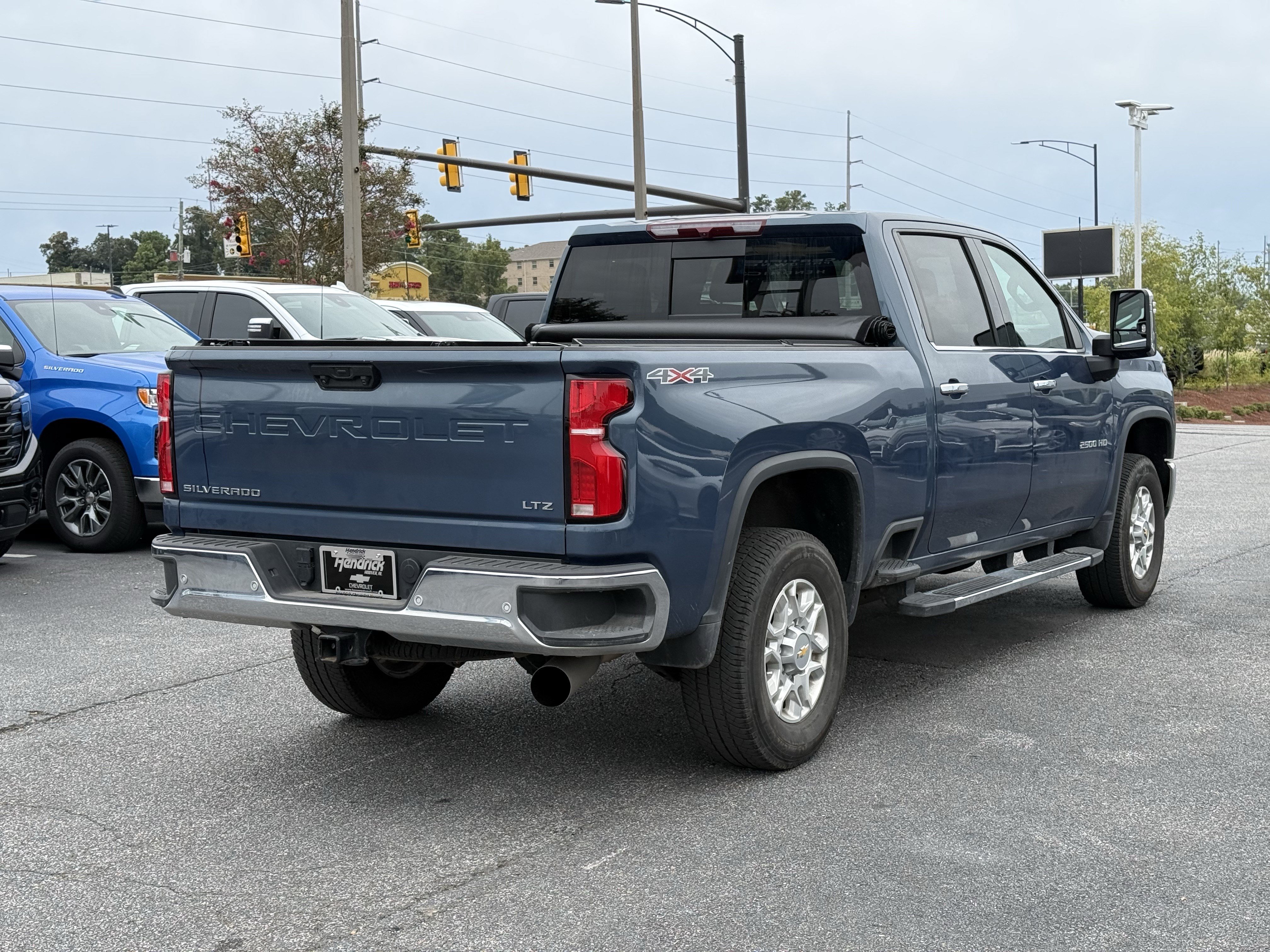Used 2025 Chevrolet Silverado 2500 LTZ w/ LTZ Convenience Package AWD/4WD image 11