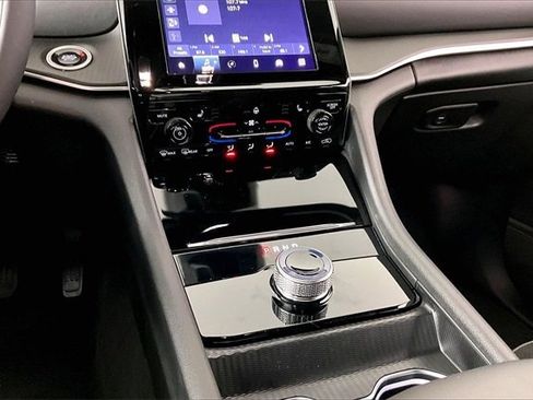 New 2025 Jeep Grand Cherokee L Altitude image 7