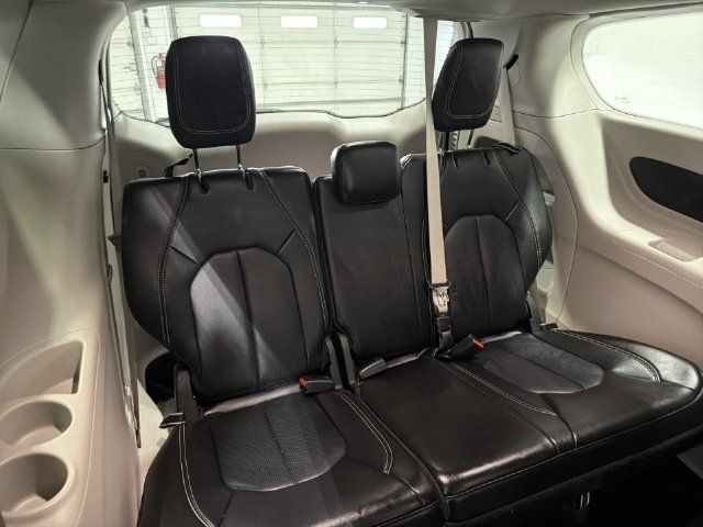Used 2024 Chrysler Pacifica Touring-L FWD image 15