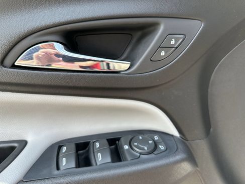 Used 2019 Chevrolet Equinox LT FWD image 15