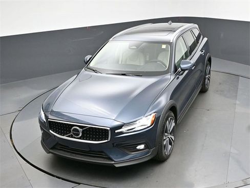 New 2026 Volvo V60 B5 Cross Country Plus w/ Protection Package Premier image 37