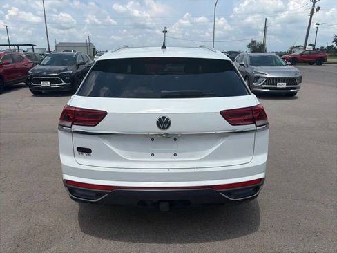 Used 2022 Volkswagen Atlas Cross Sport SE w/ Panoramic Sunroof Package FWD image 5