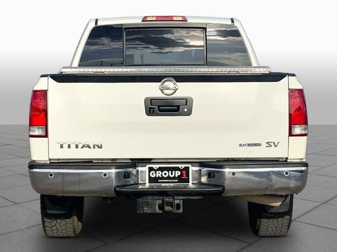 Used 2014 Nissan Titan SV w/ SV Value Truck Package RWD image 5