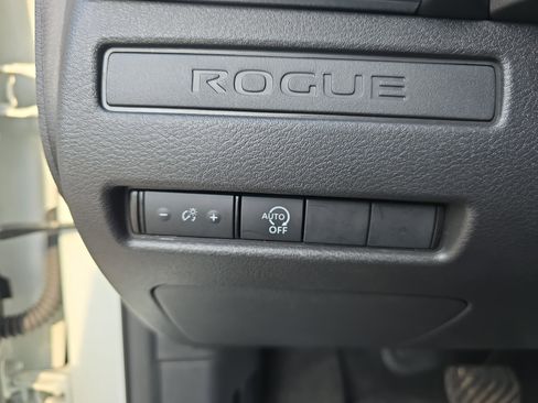 Used 2024 Nissan Rogue S FWD image 27