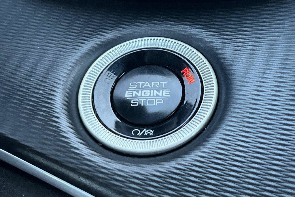 Used 2024 Jeep Grand Cherokee Laredo w/ Luxury Tech Group I RWD image 22