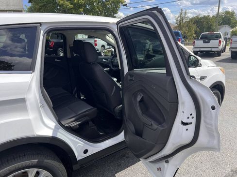 Used 2017 Ford Escape SE w/ SE Cold Weather Package AWD/4WD image 23