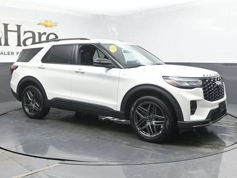 Used 2025 Ford Explorer ST-Line w/ ST-Line Street Pack AWD/4WD image 6