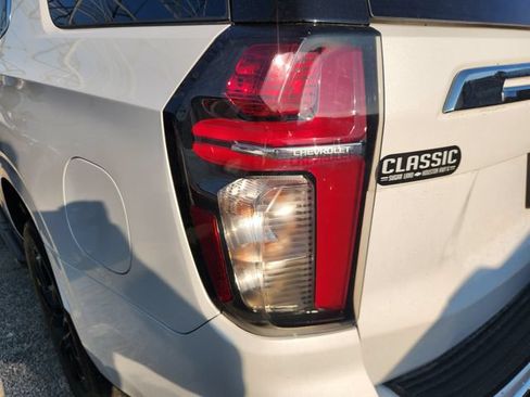 Used 2022 Chevrolet Tahoe LT w/ Luxury Package RWD image 7