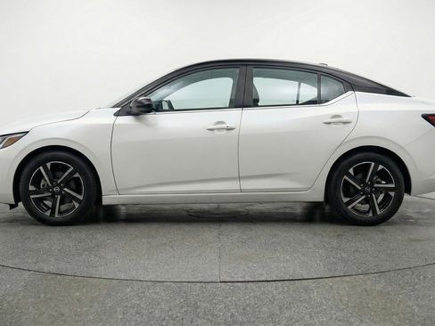 Used 2025 Nissan Sentra SV FWD image 5