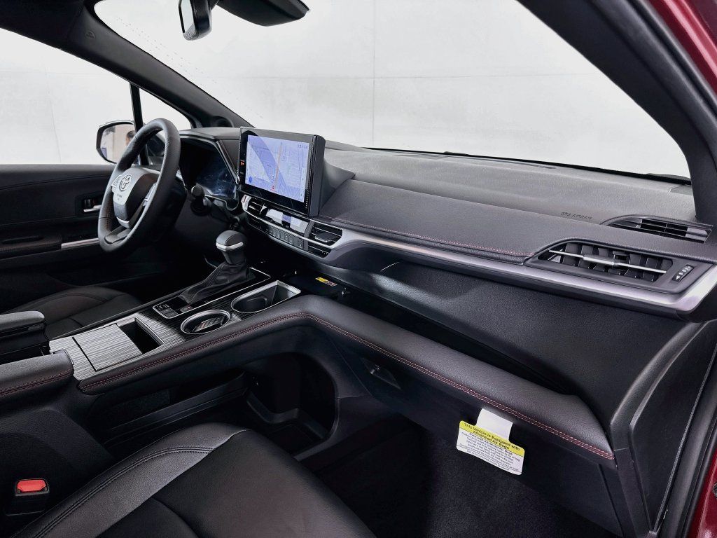 Used 2026 Toyota Sienna XSE FWD image 30