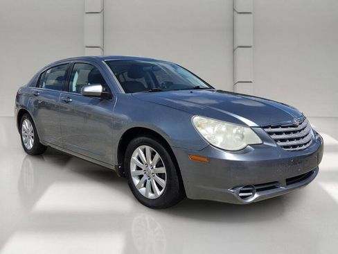 Used 2010 Chrysler Sebring Limited FWD image 7