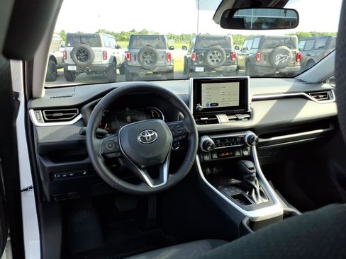 Used 2024 Toyota RAV4 XLE w/ Convenience Package FWD image 15