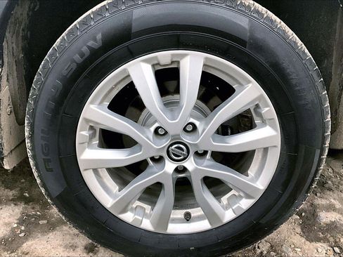 Used 2018 Nissan Rogue SV image 8