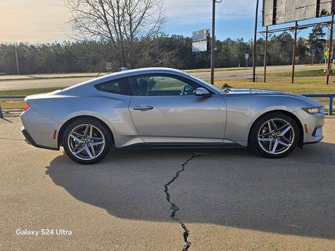 Used 2024 Ford Mustang Coupe RWD image 6