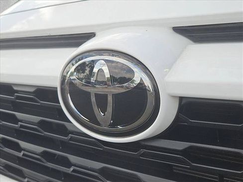 Used 2021 Toyota RAV4 XLE FWD image 30
