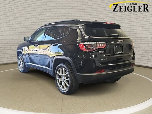 Used 2022 Jeep Compass Latitude w/ Sun and Sound Group AWD/4WD image 7