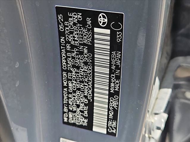 Used 2025 Toyota Prius LE FWD image 17