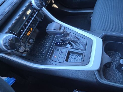 Used 2020 Toyota RAV4 LE image 25