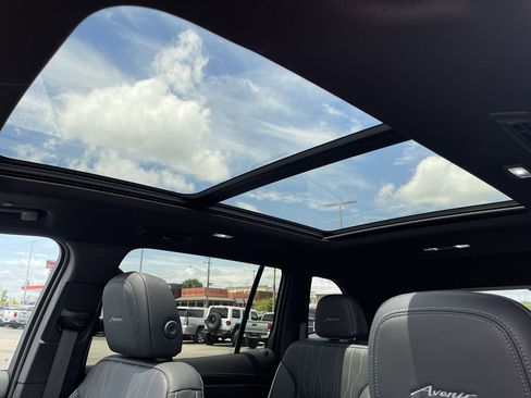 Certified 2025 Buick Enclave Avenir w/ Super Cruise Package image 19