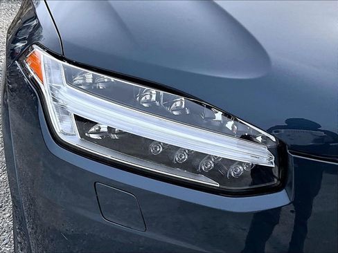 Used 2021 Volvo XC90 T5 Momentum w/ Protection Package Premier image 28