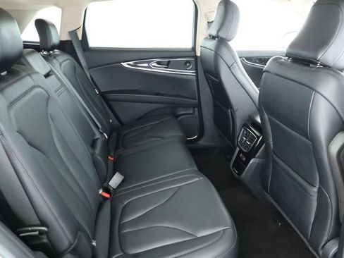 Used 2021 Lincoln Nautilus Reserve image 22