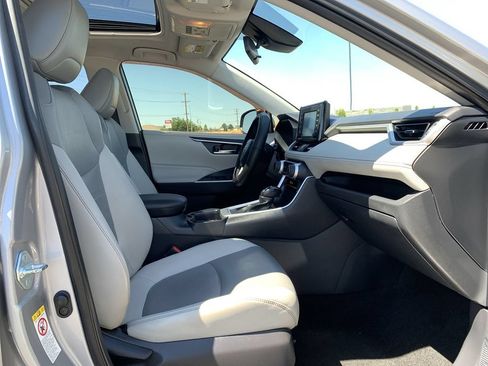 Used 2019 Toyota RAV4 XLE Premium FWD image 31