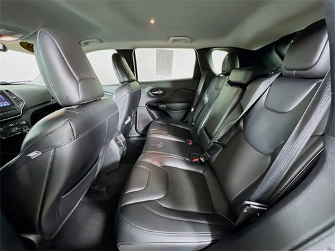 Used 2020 Jeep Cherokee Latitude Plus image 22