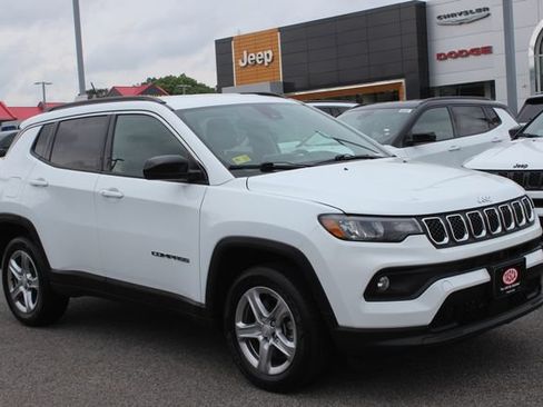 Used 2024 Jeep Compass Latitude AWD/4WD image 1