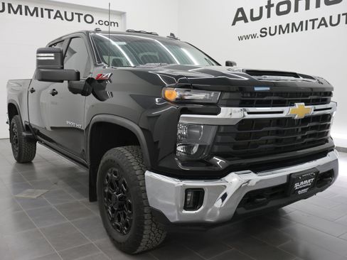 Used 2024 Chevrolet Silverado 3500 LT w/ Convenience Package image 2