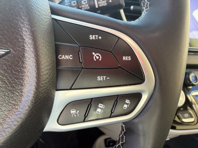 Used 2024 Chrysler Pacifica Touring-L FWD image 27