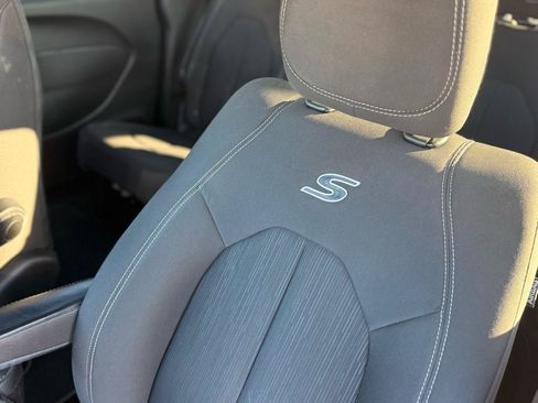 Used 2018 Chrysler Pacifica Touring Plus w/ S Appearance Package FWD image 18