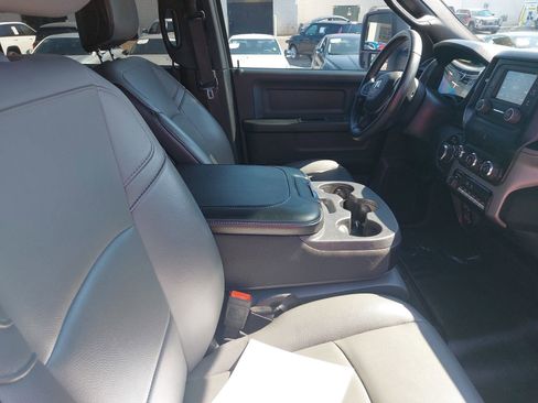 Used 2024 RAM 2500 Tradesman w/ Chrome Appearance Group AWD/4WD image 10