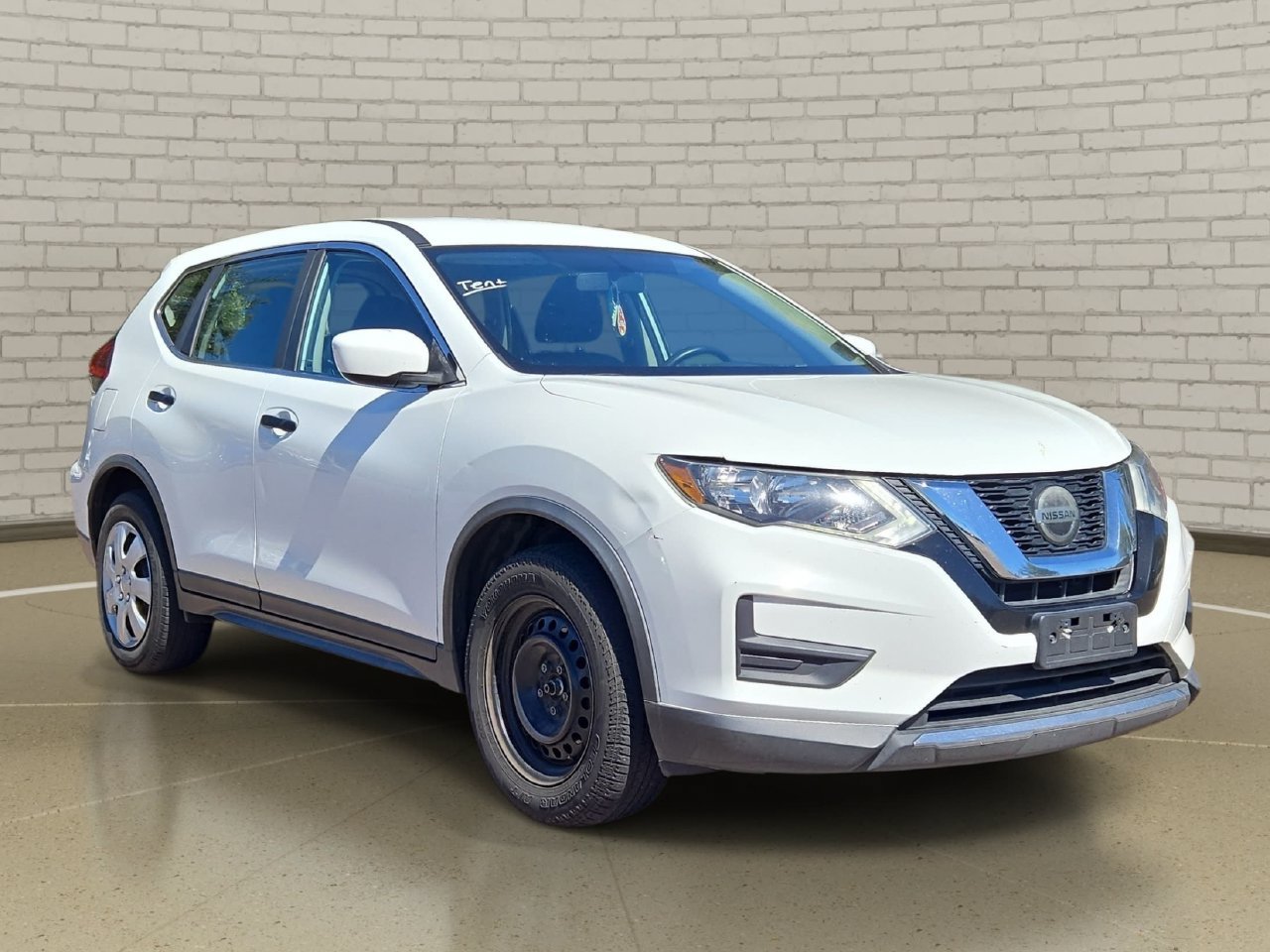 Used 2018 Nissan Rogue S FWD image 3
