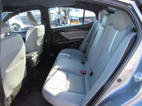 Used 2025 Toyota Camry SE w/ Convenience Package image 25
