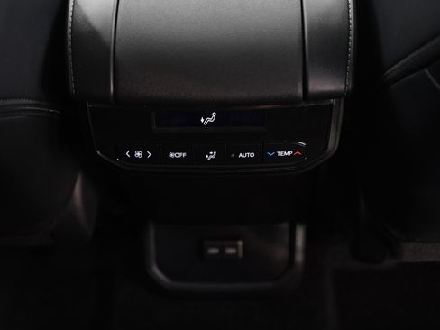 Used 2024 Toyota Highlander XLE image 17