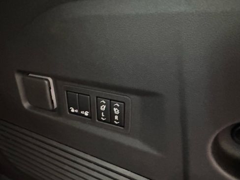 New 2026 GMC Yukon Denali Ultimate w/ LPO, Floor Liner Package AWD/4WD image 10