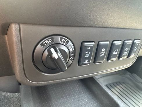Used 2014 Nissan Xterra PRO-4X AWD/4WD image 35