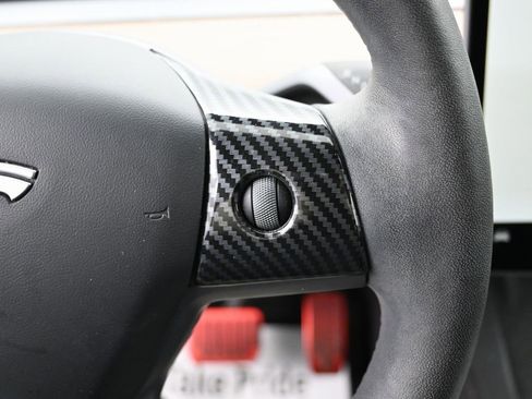 Used 2022 Tesla Model Y Long Range image 19