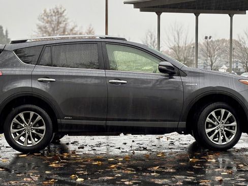 Used 2017 Toyota RAV4 Limited image 5