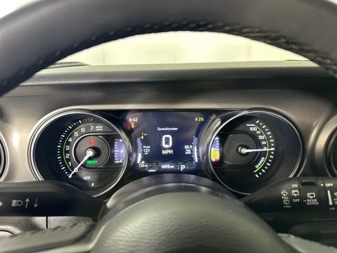 Used 2023 Jeep Wrangler Unlimited w/ Sun & Screen Package image 17