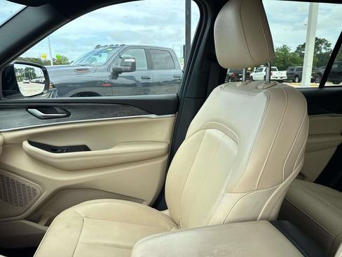 Used 2023 Jeep Grand Cherokee Limited RWD image 22
