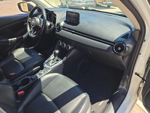 Used 2019 Toyota Yaris XLE FWD image 14