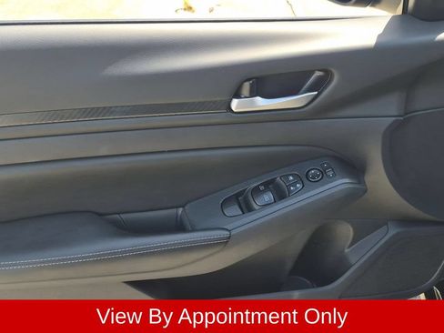 Used 2025 Nissan Altima 2.5 SV FWD image 24